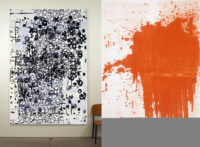 Na drugiej pozycji w rankingu Artprice znalazł się Jeff Koons. W ostatnim sezonie zlicytowano łącznie 52 prace sygnowane jego nazwiskiem, za łączną kwotę 115 mln euro. Najdroższym dziełem Koonsa sprzedanym w tym czasie była rzeźba Balloon Dog (Orange), która na jesieni zeszłego roku zmieniła właściciela za 38,6 mln euro, ustanawiając tym samym nowy rekord na rynku sztuki współczesnej. Twórczość Koonsa wywołuje skrajne reakcje. Dla wielu jest przykładem skrajnego kiczu, dla innych jest pionierska i zapisuje ważną kartę w dziejach historii sztuki. Koons słynie z wykorzystywania przedmiotów codziennego użytku oraz ich twórczego przetwarzania. Inspiruje się reklamą i popkulturą. Na zdjęciu: obrazy 'Night of the Cookers I' i 'Minor Mishap' autorstwa Christophera Woola