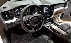 Hit polskich dróg doczekał się następcy dzięki miliardowej inwestycji. Ruszyła produkcja nowego Volvo XC60 [ZNAMY CENY]