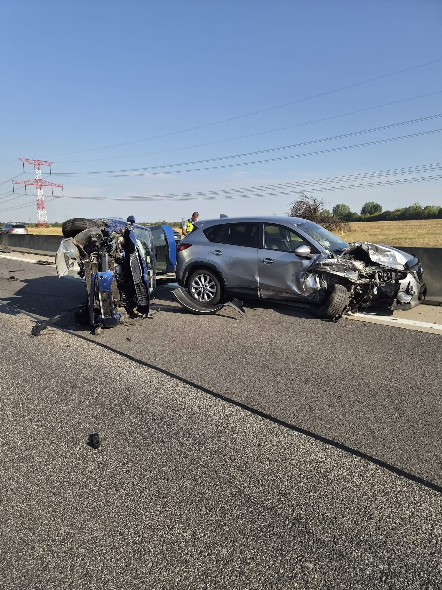 Hromadná nehoda na D1 ochromila dopravu smerom do Bratislavy.