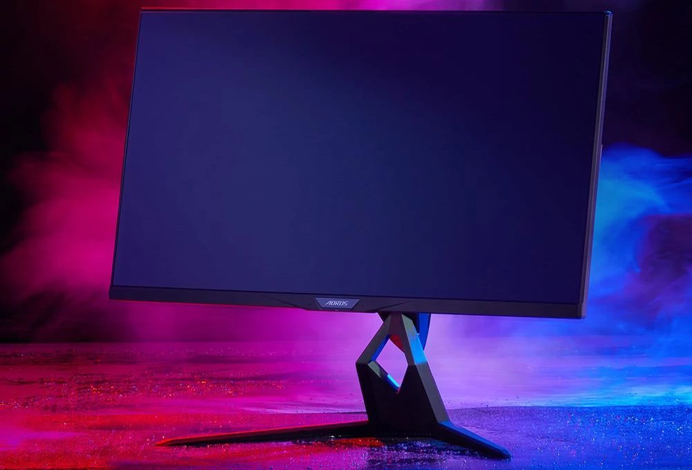 AORUS FI32U ma port HDMI 2.1, ale o przepustowości 24 GB/s, przez co do wyciągnięcia z tego monitora maksimum jego możliwości potrzebne jest źródło obsługujące DSC 1.2.