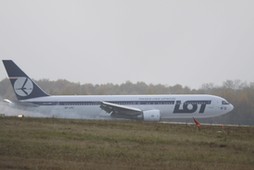 Lądowanie Boeing 767 LOT kpt. Wrona