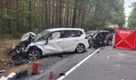 Wepchnął peugeota pod cysternę. Kierowca tego nie przeżył. Sprawca tragedii uciekł