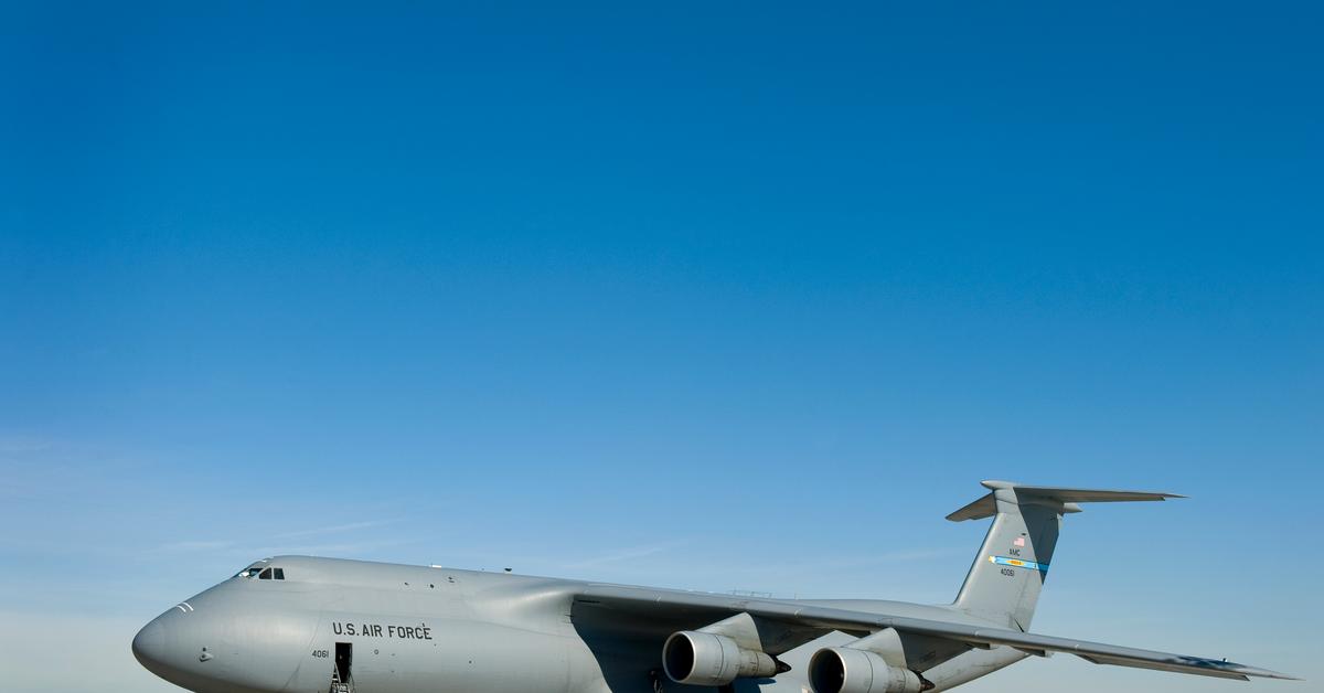 C 5 he. C-5b Galaxy. Boeing c-5 super Galaxy. C-5 Galaxy Tactical airlifter. C 5 Galaxy грузовая дверь.