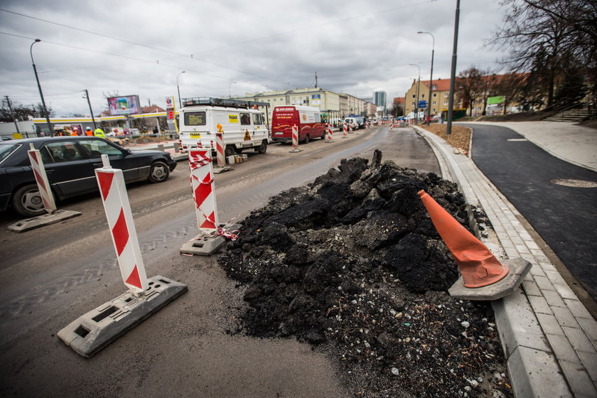 Urzędnicy będą karać za opóźnienie remontu na Dąbrowskiego