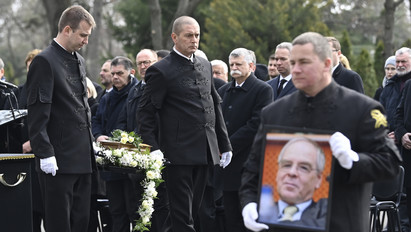 Eltemették Schöpflin György volt EP-képviselőt, egyetemi tanárt  