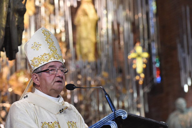 Abp Głódź o ustawowym zakazie handlu: Nie zmuszajmy Polaków do pracy w niedziele, pozwólmy im świętować