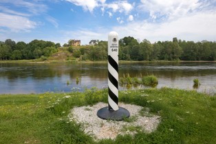 Ostrza i łańcuchy na granicy z Rosją. Małe państwo nie będzie się cackać