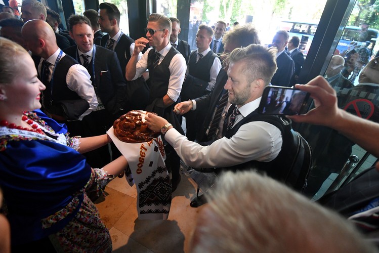 Jakub Błaszczykowski (P) i Łukasz Piszczek (C) witani w hotelu Hyatt Regency