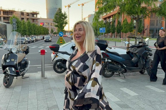 "TEŠKO USTAJEM, MUŽ MI U TRI UJUTRU DONOSI HRANU U KREVET" Dea Đurđević u sedmom mesecu trudnoće: "Beba je nemirna, ne plašim se porođaja" (Video)