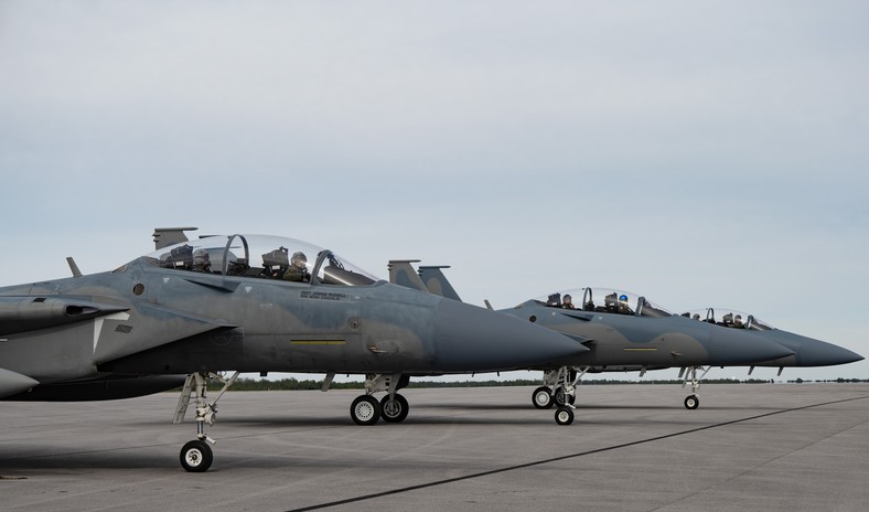 Amerykańskie F-15EX Eagle II w bazie Eglin w stanie Floryda. Pierwsze myśliwiec w tej wersji trafił do służby w czerwcu 2024 roku.