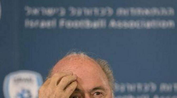Blatter nem hagyhatja el Svájcot!