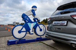 Ford za darmo szkoli kierowców w Polsce. Znasz holenderską metodę?