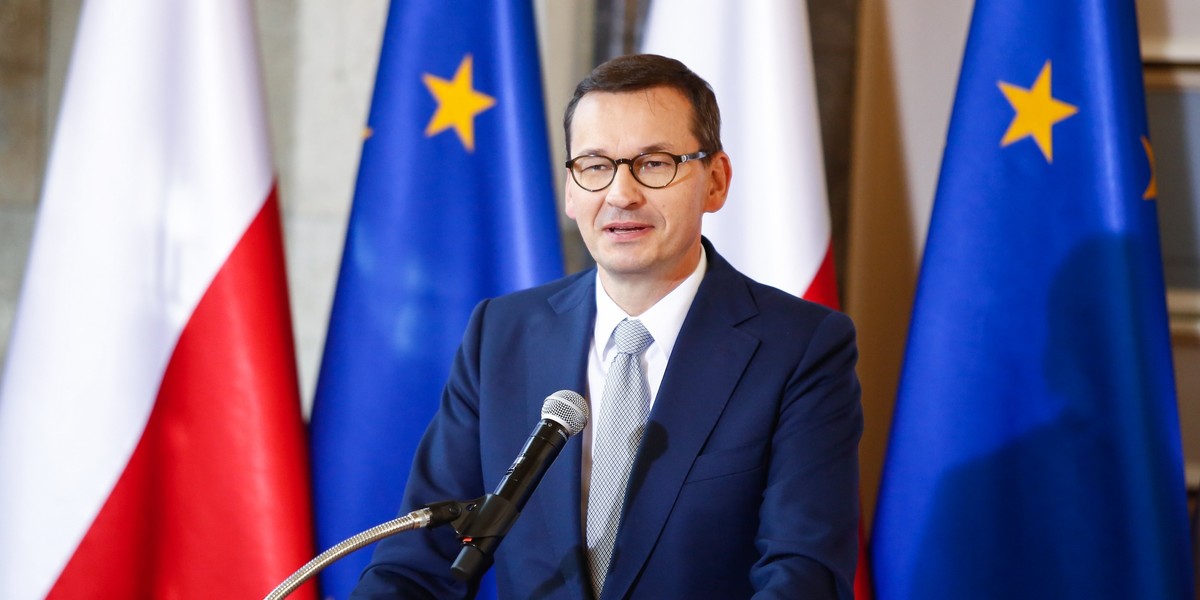 Premier Mateusz Morawiecki. Rząd przyjął projekt budżetu na 2020 rok, zakładający brak deficytu - pierwszy raz od 1989 roku. W projekcie jednak nie ma niektórych wydatków zapowiedzianych przez partię rządzącą w swoim programie wyborczym