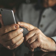 Idős, beteg embereket vertek át az álorvosok
