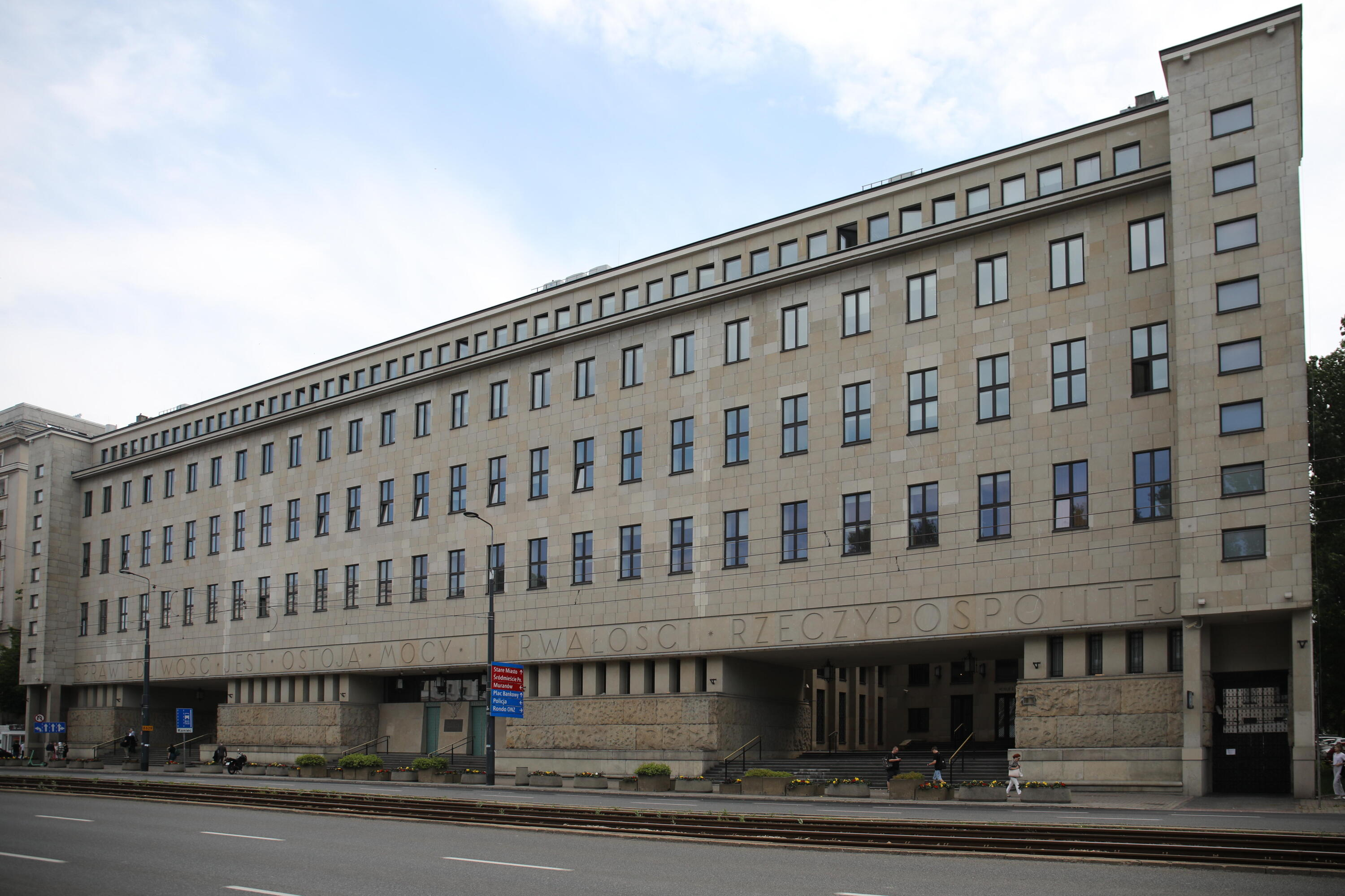 "Afera maseczkowa" umorzona. Sąd podtrzymał postanowienie