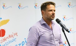 Trzaskowski przyjmuje pomoc rządu. 'Trzy dni zajęło prezydentowi Warszawy chowanie własnego ego do kieszeni'