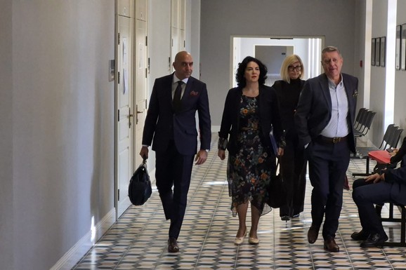 DRAGANA SOTIROVSKI "OSPORILA" OPTUŽNICU Završeno pripremno ročište u postupku protiv bivše gradonačelnice Niša: Optužena da je "u džep" stavila 112 MILIONA