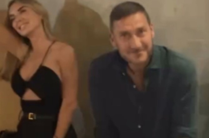 Toti u provodu sa novom devojkom Noemi 