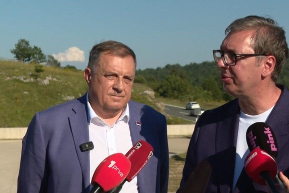 "NAŠA ARMIJA DANAS JE PEDESETOSTRUKO JAČA OD JNA NEKADA" Vučić sa Dodikom na Petrovačkoj cesti: "Nikoga ne napadamo, ali ćemo se uvek zaštititi"