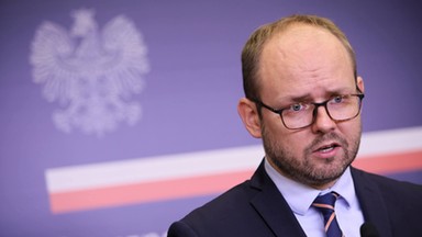 Wiceszef MSZ o zawróceniu polskiego samolotu: należy się spodziewać, że to prowokacja