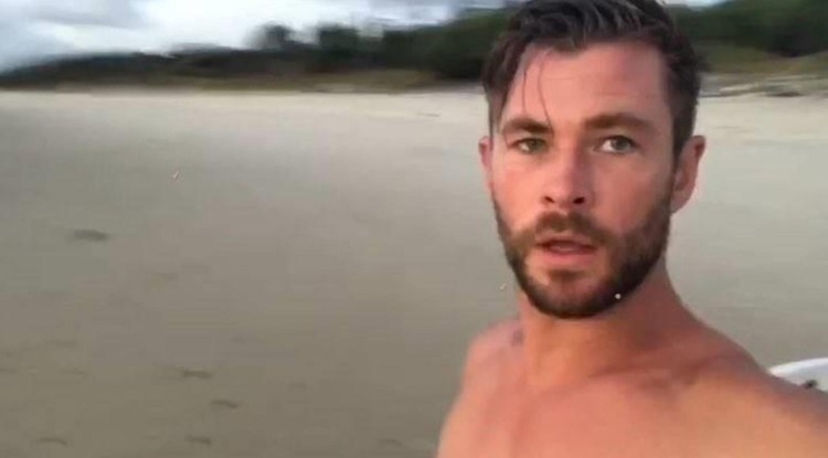 A nap legforróbb képe: Chris Hemsworth ruha nélkül