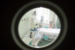 Tutaj będziemy leczyć chorych z wirusem Ebola. Szpitalna izolatka w Krakowie