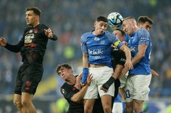 Niewiarygodny gol Sikory. Bramka marzenie piłkarza Ruchu Chorzów [WIDEO]