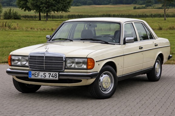 Na prodaju auto koji je bio simbol prestiža u Jugoslaviji! Vozili ga direktori i lekari, sada dostiže paprenu cenu