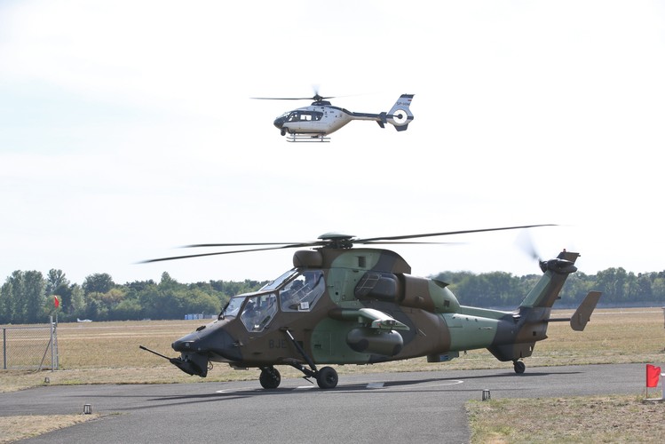 Prezentacja śmigłowca szturmowego Tiger, produkowanego przez Airbus Helicopters, 27 bm. w Warszawie. <br><br>(mr/ukit) PAP/Rafał Guz