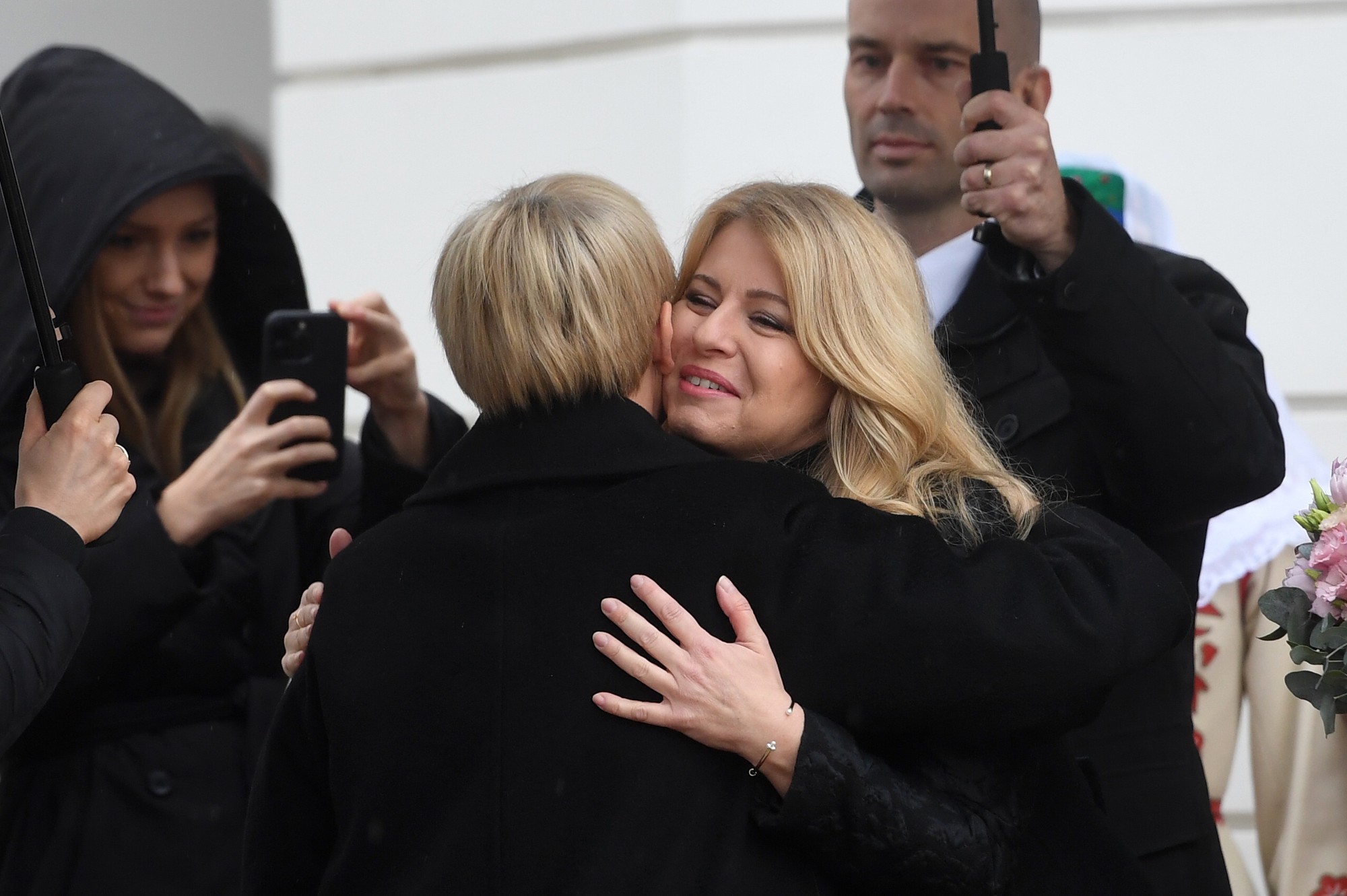 Prezidentka SR Zuzana Čaputová privítala na Slovensku slovinskú prezidentku Natašu Pircovú Musarovú.