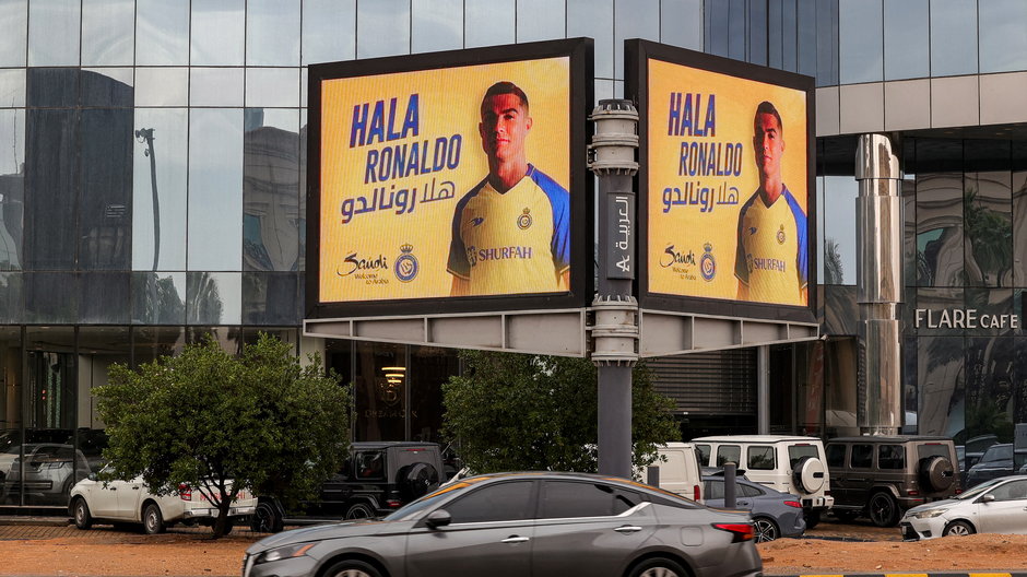 Billboard witający Cristiano Ronaldo w saudyjskim klubie al-Nassra 
