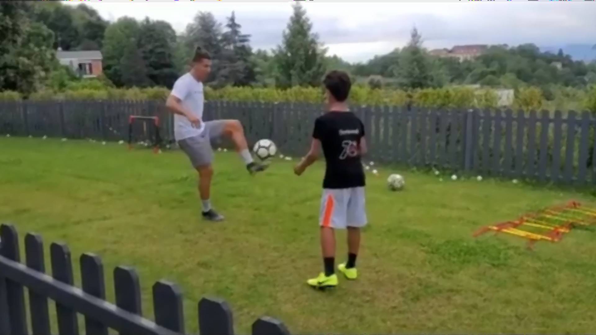 "Apja fia" – Cristiano Ronaldo fiával tartott edzést - videó