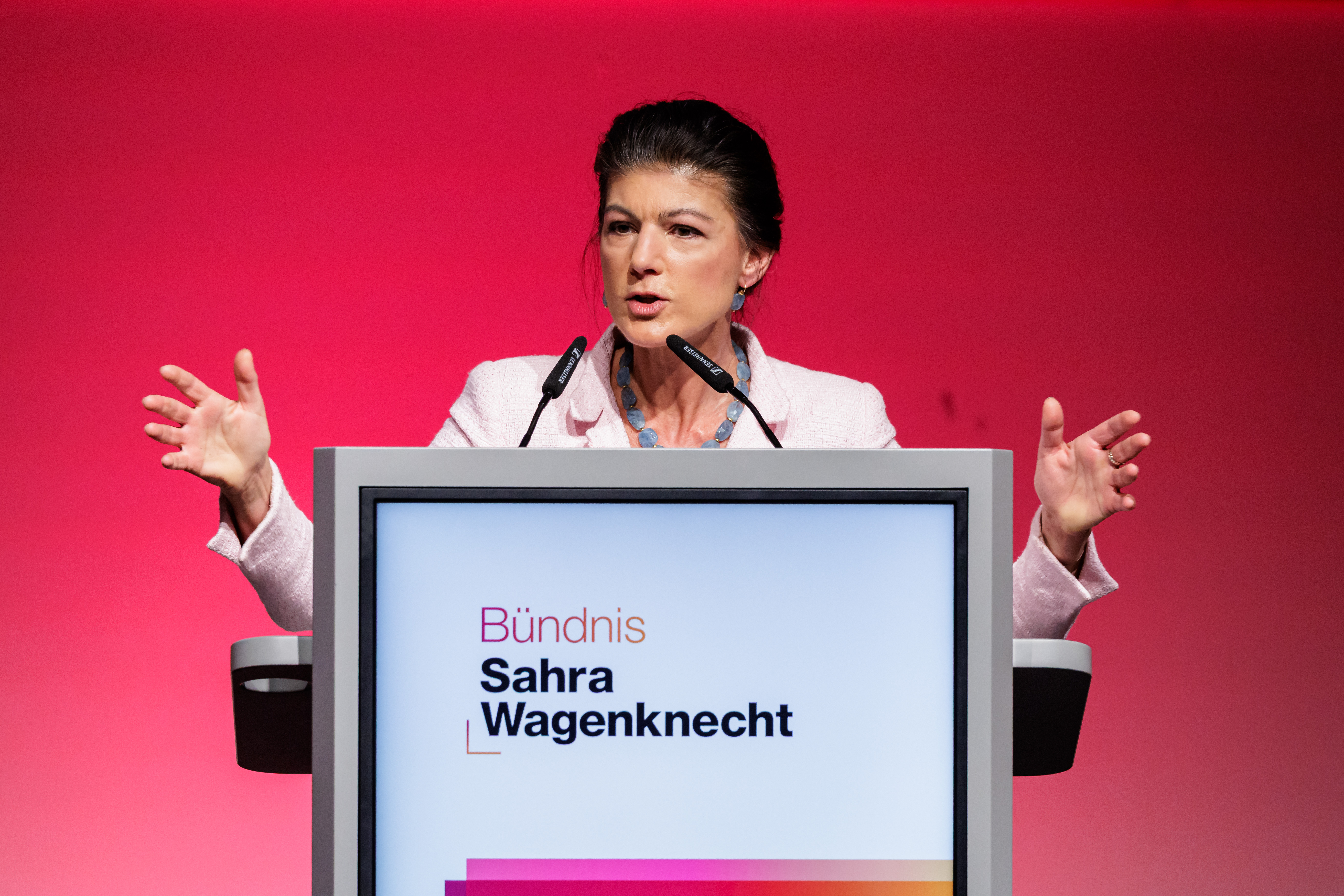 Wagenknecht tritt als BSW-Chefin zurück und räumt Fehler ein