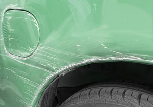 Ogrebotina na automobilu