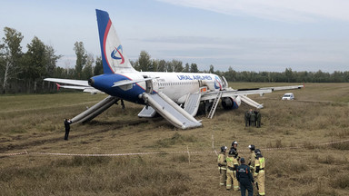 Odrzutowiec na polu pszenicy — ryzykowna misja Ural Airlines