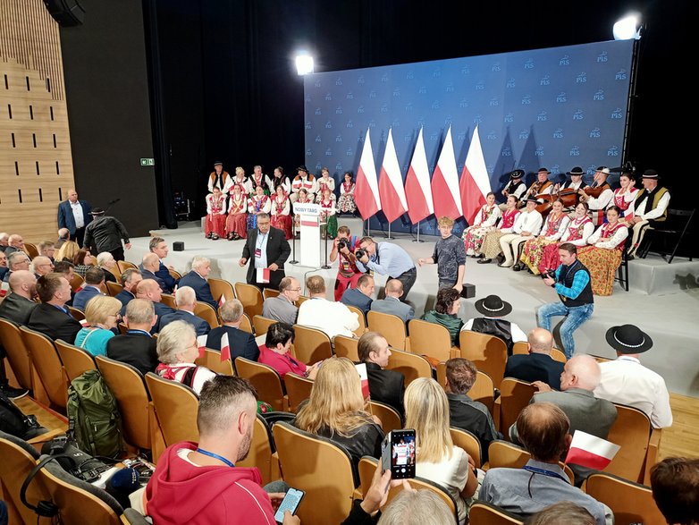 Zespół z Szaflar był już na scenie, a VIP-y zajmowały miejsca w pierwszych rzędach