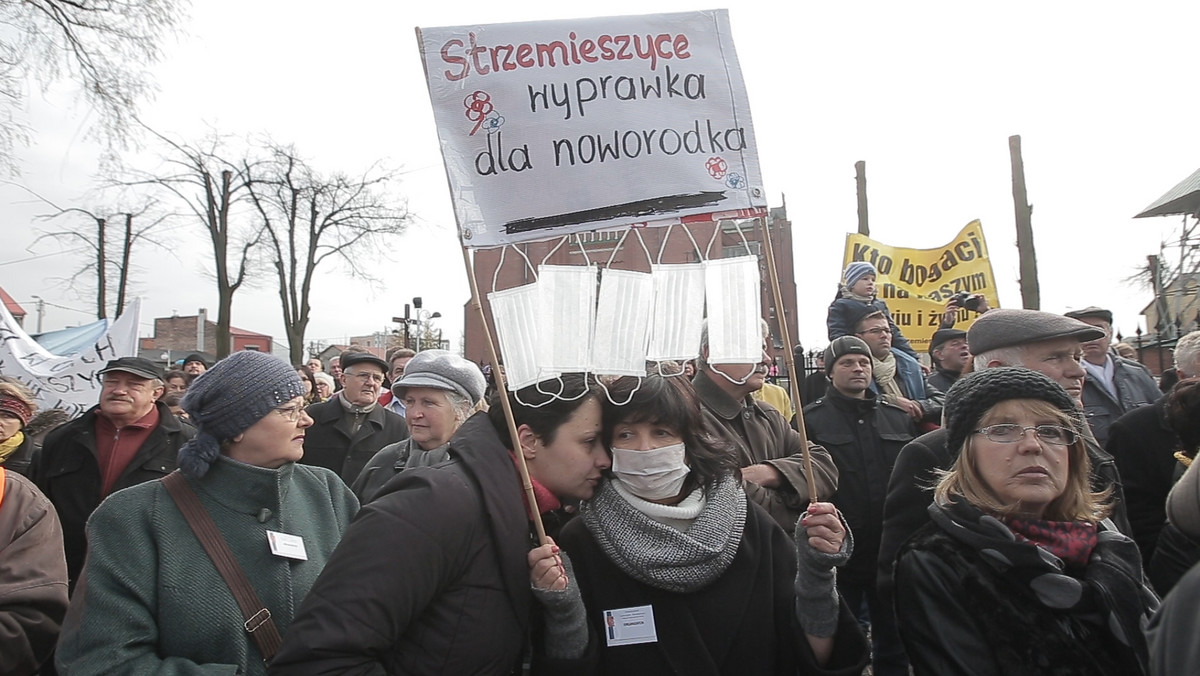 70 ton niebezpiecznych odpadów z Salwadoru nie będzie unieszkodliwionych w zakładzie przetwarzania w Dąbrowie Górniczej - poinformował PAP minister środowiska Maciej Grabowski. Śmieci zostaną cofnięte do Salwadoru bądź trafią do innego państwa UE.