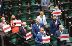 Sejm do rządu: Polska powinna szybko przyjmować uchodźców z Białorusi [WIDEO]