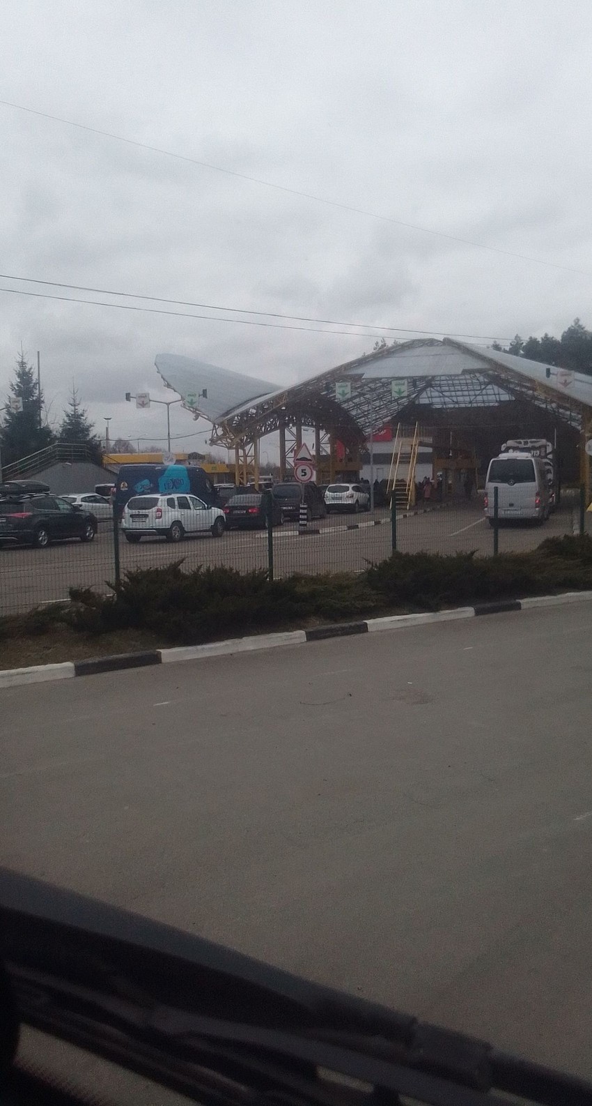 Granica sa Poljskom, tako blizu, a još uvek, tako daleko