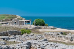 'Rosjanie niszczą archeologiczne dziedzictwo Krymu'. Koparki wjechały na teren obiektu z listy UNESCO