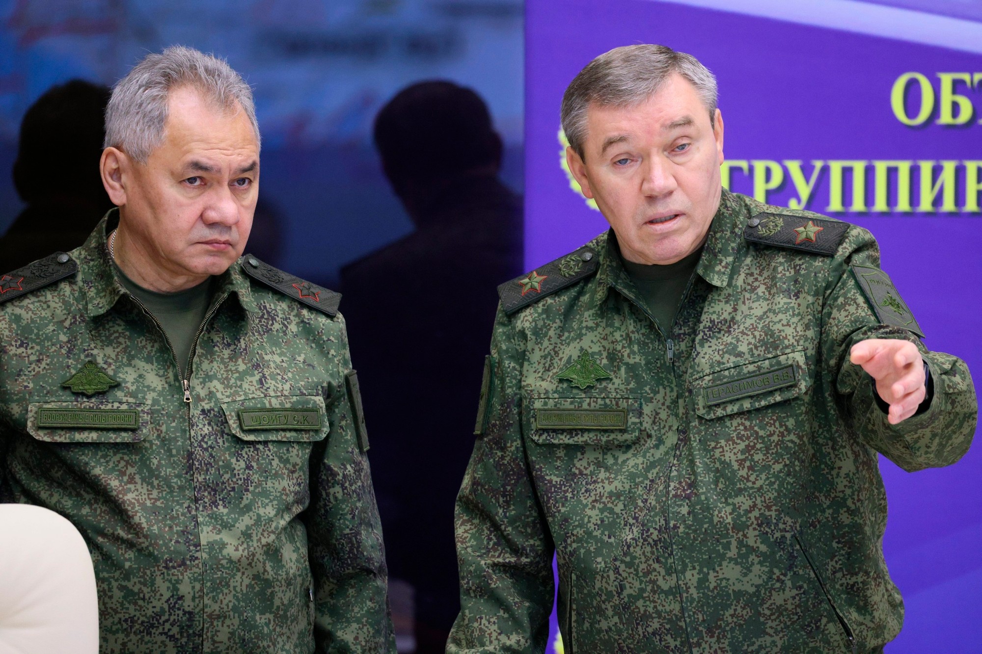 Ruský minister obrany Sergej Šojgu (vľavo) a náčelník ruského generálneho štábu Valerij Gerasimov.