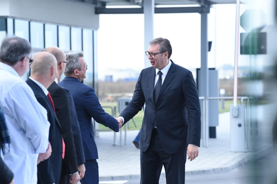 Aleksandar Vučić obisao je fabriku i razvojni centar kompanije Brose u Pancevu