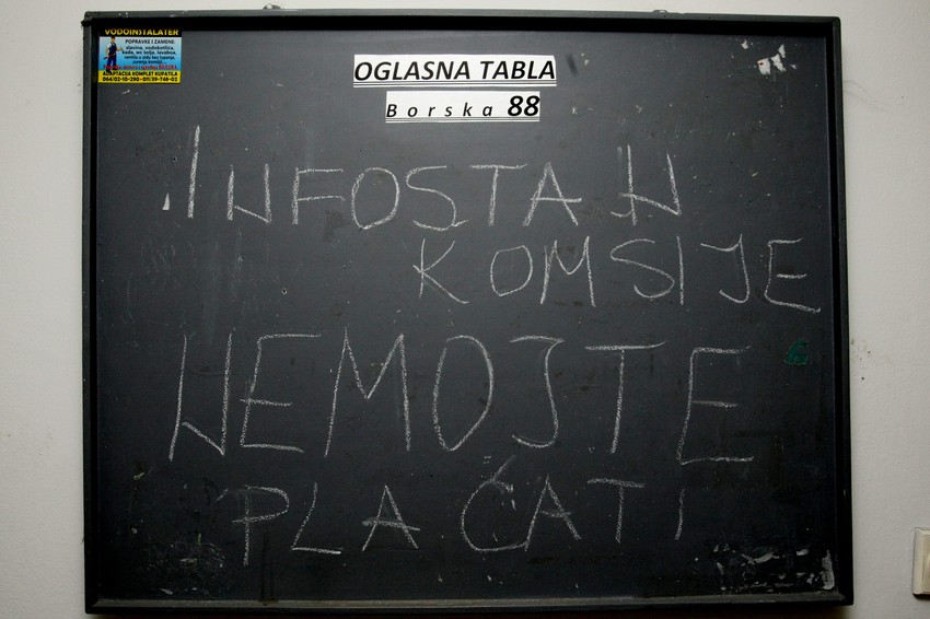 Stanari su čak napisali i upozorenje na oglasnoj tabli