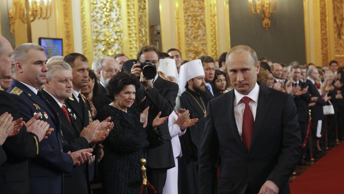 W Rosji odbyła się inauguracja Władimira Putina. We Francji dotychczasowy prezydent Nicolas Sarkozy poniósł porażkę z socjalistą Francoisem Hollandem. Przeczytaj o najważniejszych wydarzeniach z kraju i ze świata!