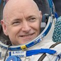 Długi pobyt w kosmosie zmienia człowieka. NASA bada astronautów bliźniaków