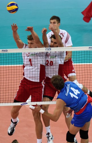 Polscy siatkarze zmietli z parkietu Serbów. Udany początek MŚ