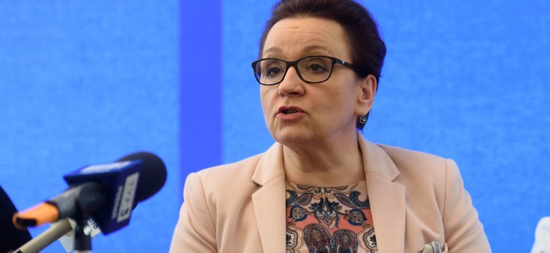 ZNP przedstawia DANE na temat liczby zwalnianych nauczycieli. MEN kontratakuje: Nieprawdziwe informacje