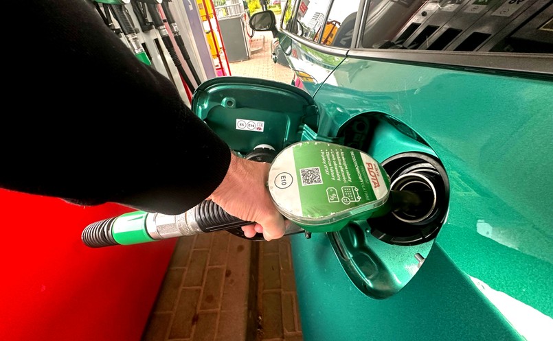 Tankowanie paliwa na stacji