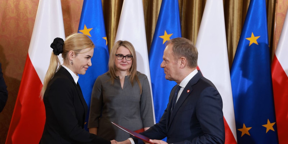 Premier Donald Tusk zapowiedział 20 proc. podwyżkę w sferze budżetowej, co miało dotyczyć także służb. Szefowa CBA Katarzyna Kwiatkowska Gurdak ma jednak inny pomysł na podwyżki w podległej jej służbie. Funkcjonariusze są oburzeni. 