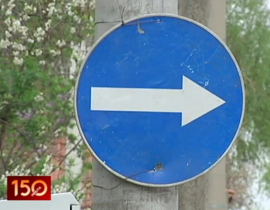 Sami postavili i saobraćajni znak